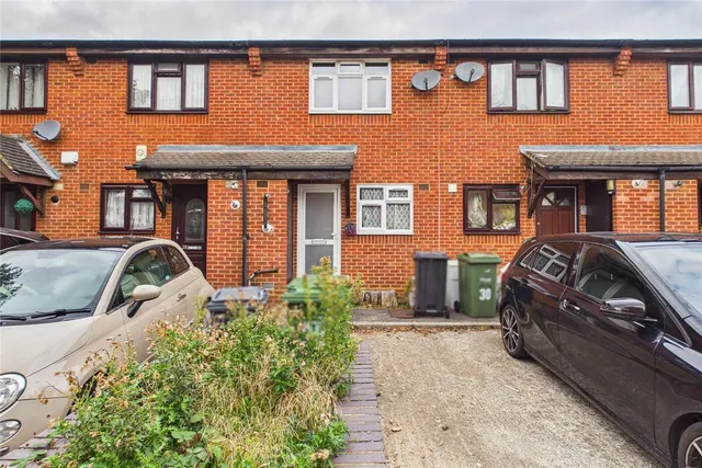 Campbell Close, London, SW16, photo 1