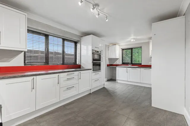 Photo 2 — Warwick Road, Stratford-Upon-Avon, CV37