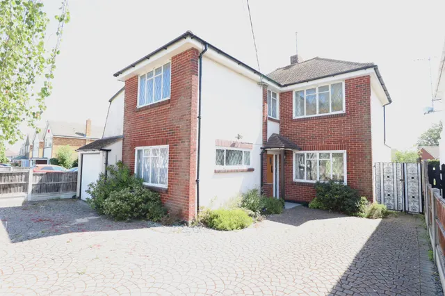 Photo 2 — Bull Lane, Rayleigh, Essex, SS6 8NQ