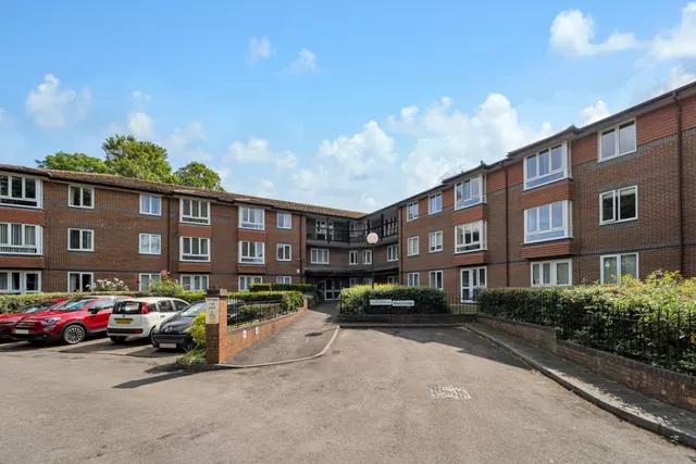 Farm Close, Staines-upon-Thames, TW18, photo 1
