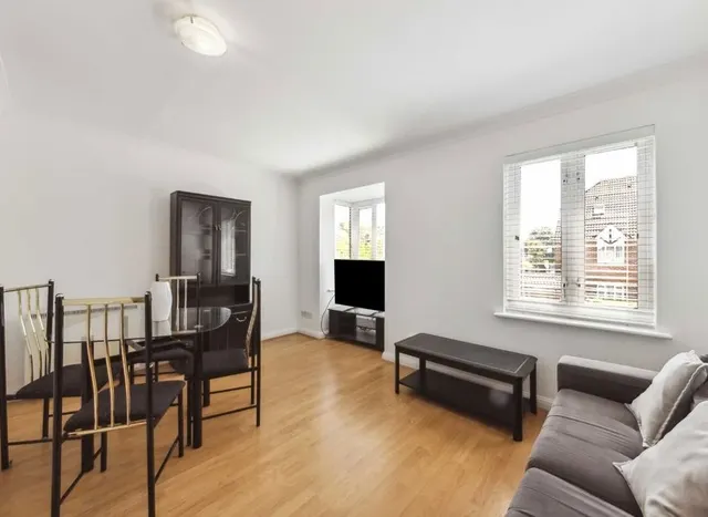 Dorset Mews, Finchley, N3, photo 2