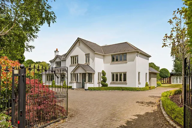 The Avenue, Chobham, GU24, photo 1