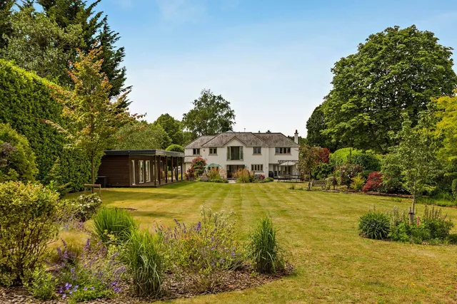 The Avenue, Chobham, GU24, photo 3