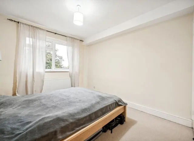 Photo 2 — Rowan Close, Ealing, W5