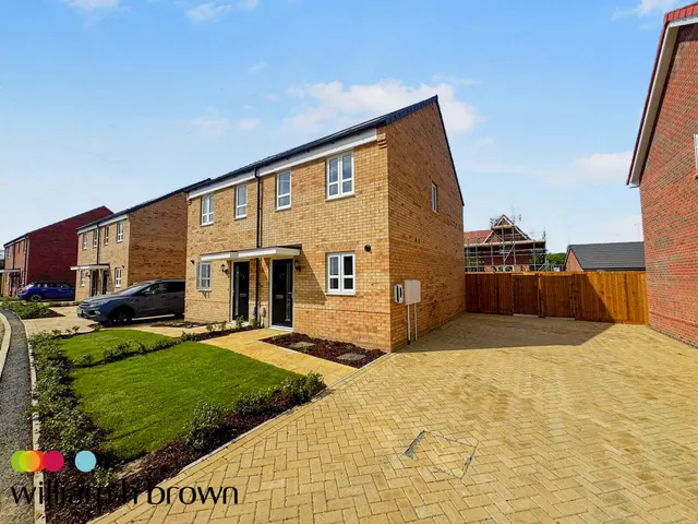 Martingale Drive, Clacton-On-Sea, CO15, photo 1