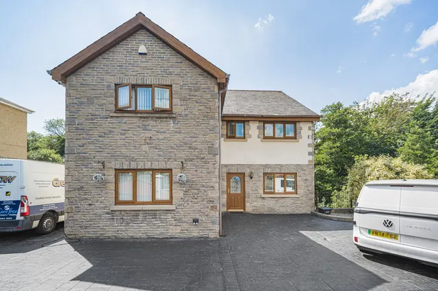 Gelligron Road, Pontardawe, SA8, photo 1