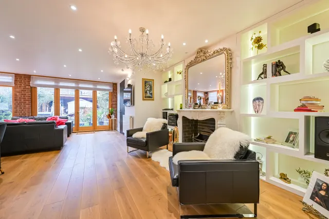 Photo 2 — 8 Osborne Road, London