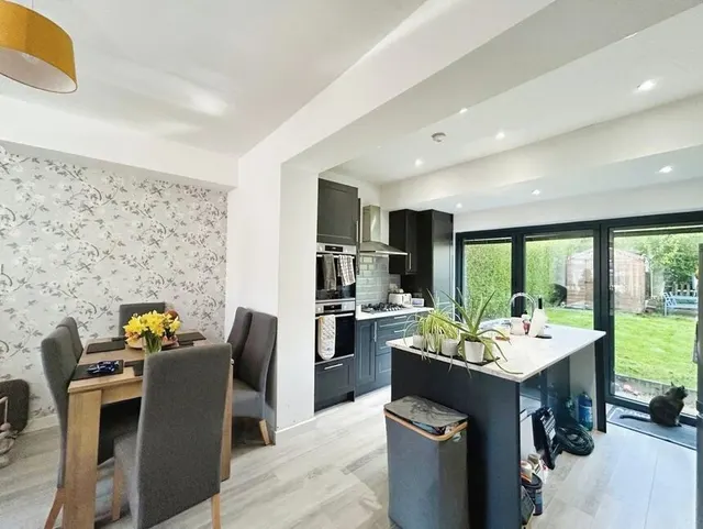 Beeston Grove, Stockport, SK3, photo 2