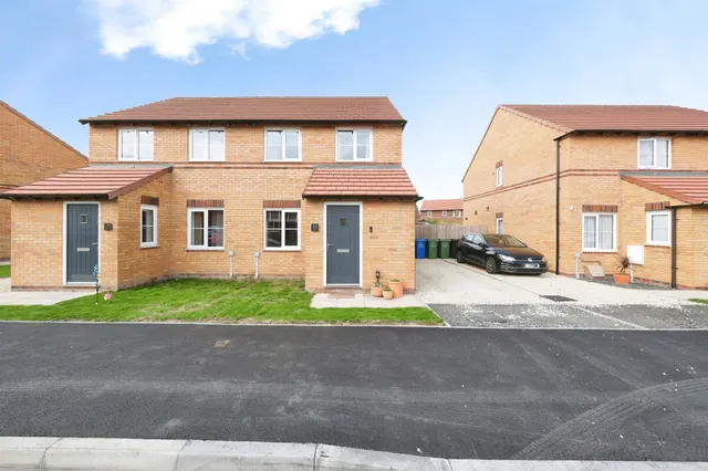 Swan Street, Poolsbrook, S43, photo 1