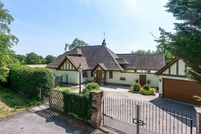Hollin Lane, Styal, SK9, photo 1