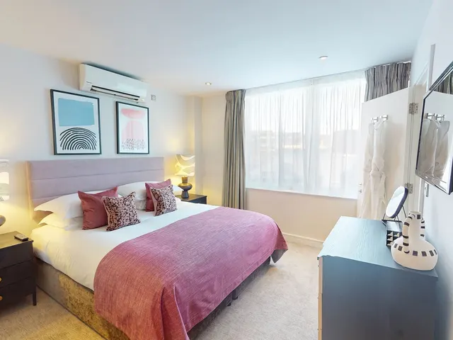 Photo 3 — 2K Gloucester Park Apartments, Ashburn Place, London
