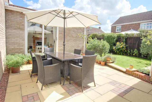 Photo 3 — Tardrew Close, Beverley