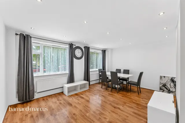 Aldrington Road, London, photo 1