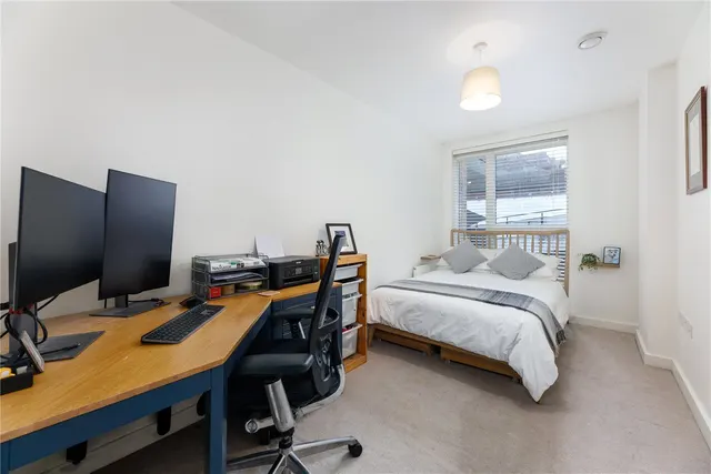 Roehampton Lane, London, SW15, photo 3