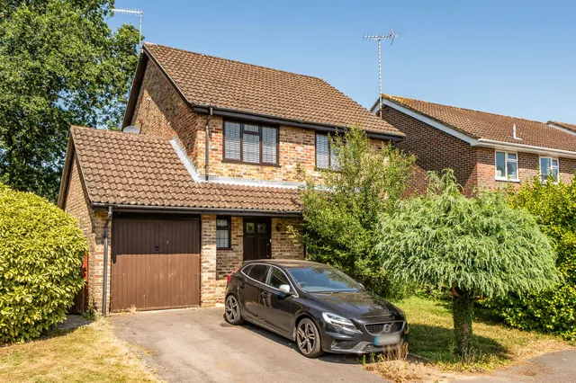 Nightingale Close, Rowland's Castle, PO9, photo 1