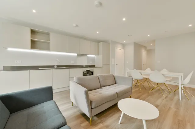 Photo 3 — Showflat 4 (3 Bed), Momento Kew Bridge, Brentford