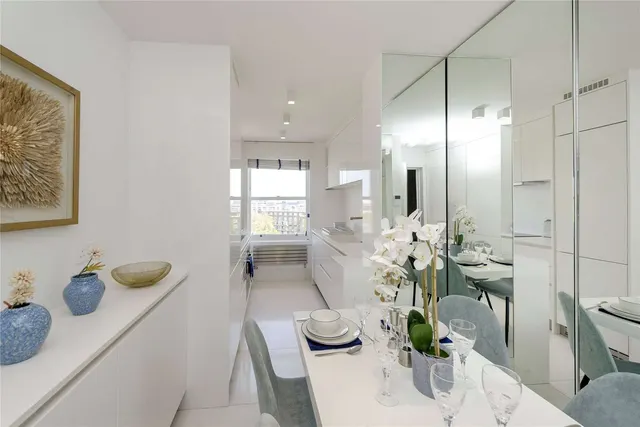 Photo 3 — Ennismore Gardens, London, SW7 1NG