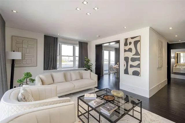 Photo 2 — Ennismore Gardens, London, SW7 1NG