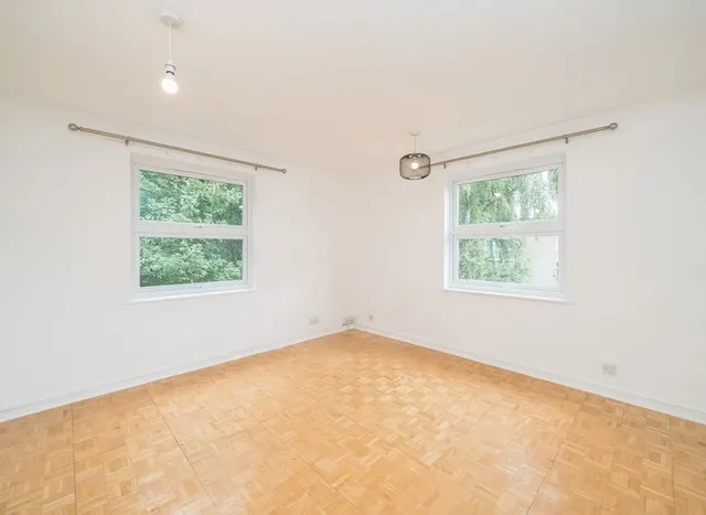 Photo 2 — Hepple Close, Isleworth, TW7