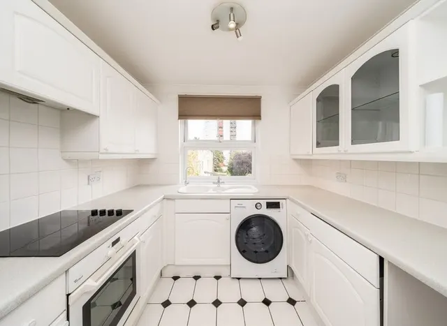 Photo 3 — Hepple Close, Isleworth, TW7