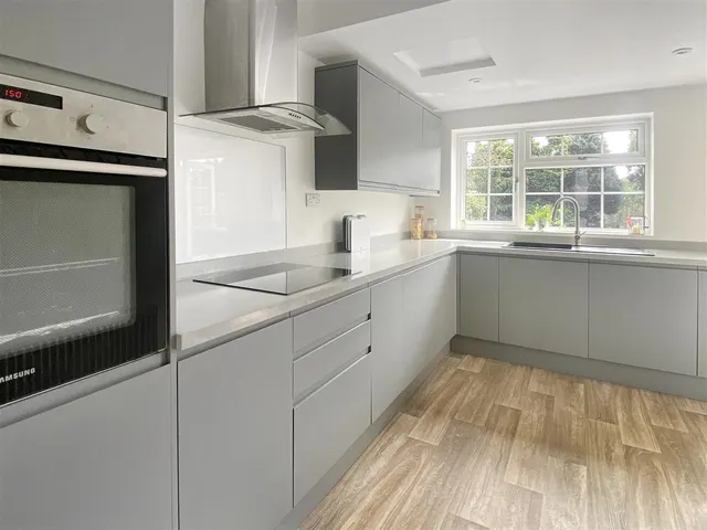 Walders Road, Rustington, photo 3