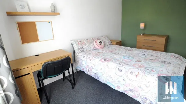 Firth Street, Huddersfield, HD1, photo 1
