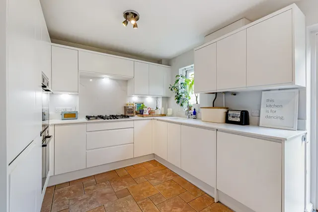 Photo 3 — Tremes Close, Marshfield, SN14