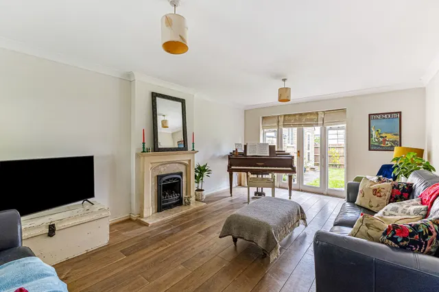 Photo 2 — Tremes Close, Marshfield, SN14