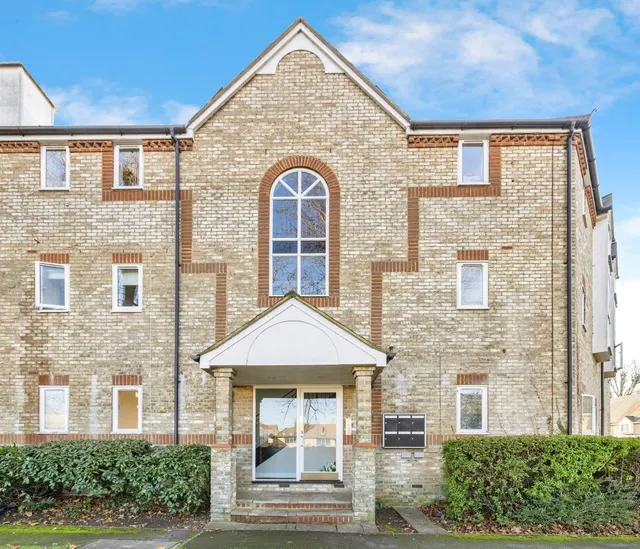 Norbury Avenue, Watford, photo 1