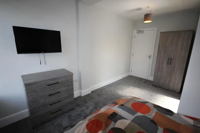 Shobnall Street, Burton upon Trent, DE14, photo 3