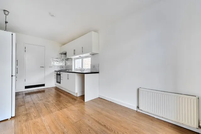 Whitehorse Lane, London, SE25, photo 2