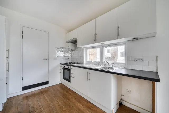 Whitehorse Lane, London, SE25, photo 3