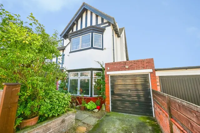Coronation Drive, Crosby, L23, photo 2