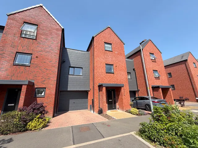 Lancaster Drive, Wednesfield, Wolverhampton, WV11, photo 1