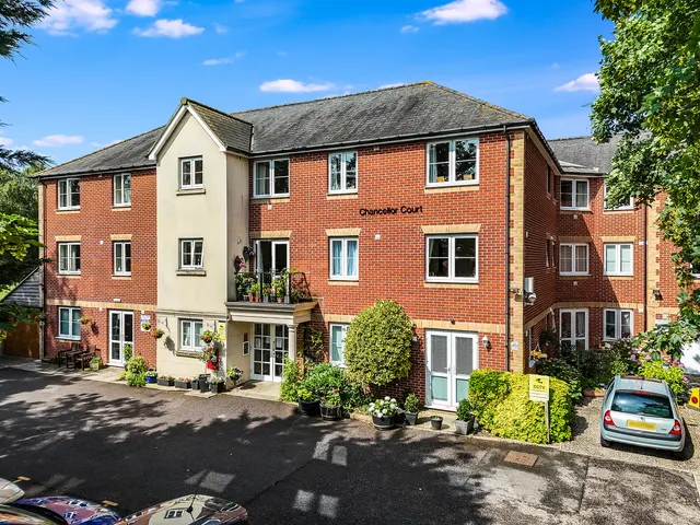 Flat 33 Chancellor Court, Broomfield Road, Chelmsford, Essex, CM1 1RY, photo 1