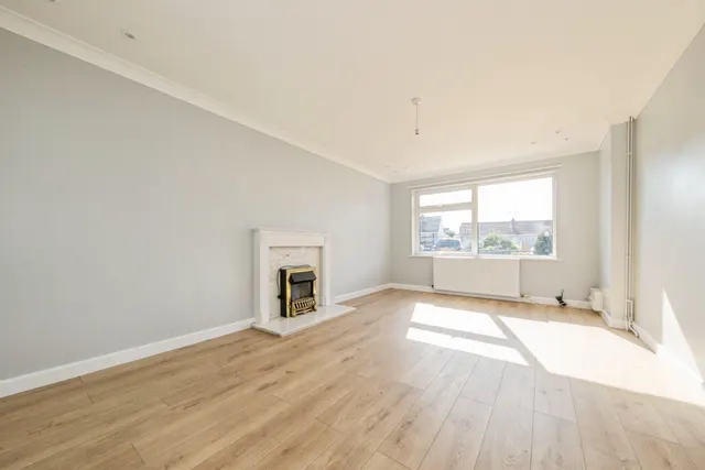 Photo 2 — Bembridge Close, Clacton-On-Sea