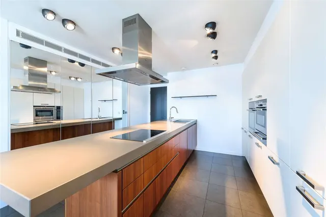 Chelsea Wharf Residences, 15 Lots Road, London, SW10 0QJ, photo 1