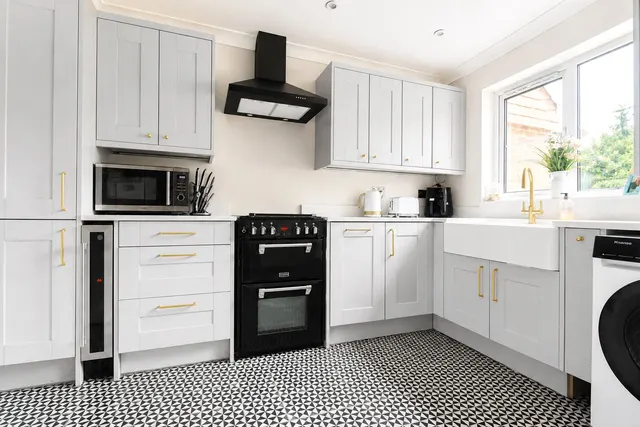 Photo 3 — Kingsbridge End, Hook, Hampshire, RG27 9QQ