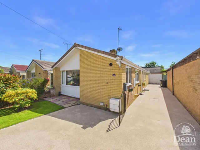 Lakeside Avenue, Lydney, photo 1