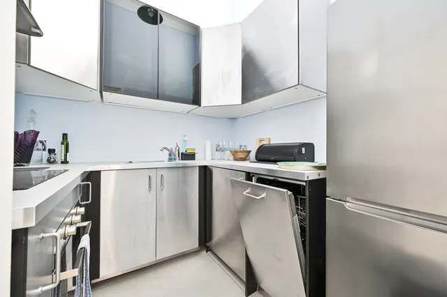Photo 2 — First Floor, 18 Finborough Road, London