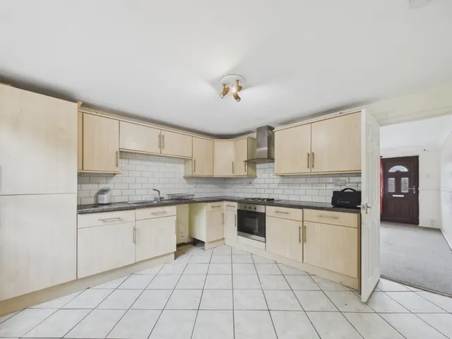 Holland Road, Old Whittington, S41, photo 2