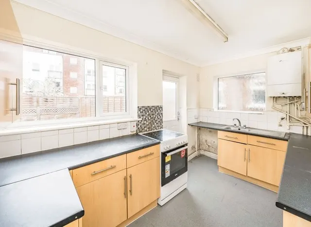 Photo 3 — Grove Crescent, Kingston Upon Thames, KT1