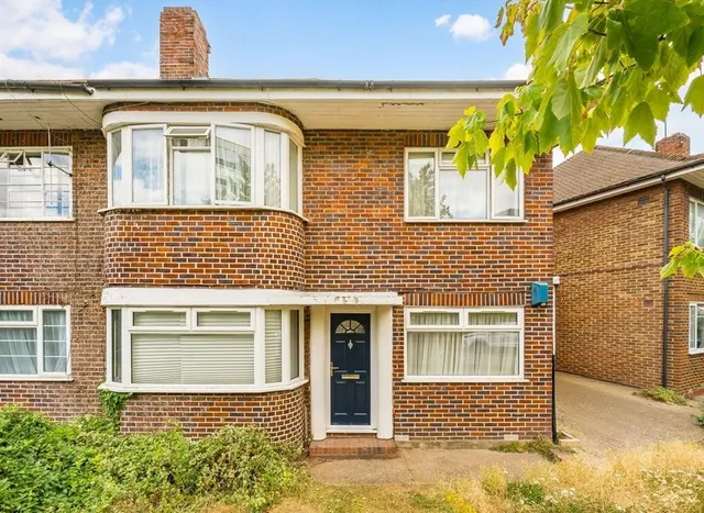 Grove Crescent, Kingston Upon Thames, KT1, photo 1