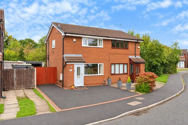 Dove Close, Birchwood, WA3, photo 1