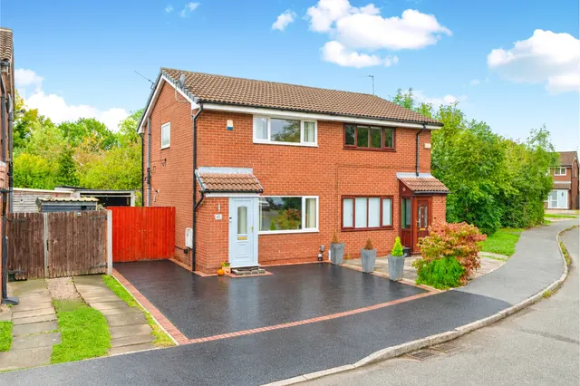 Dove Close, Birchwood, WA3, photo 1