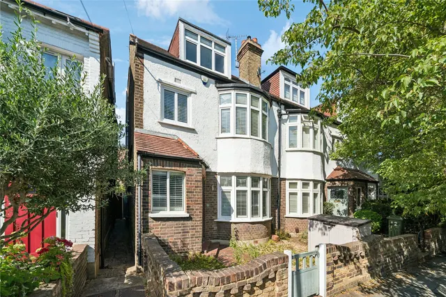 Medcroft Gardens, London, SW14, photo 1