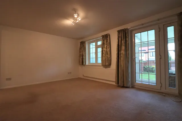 Monarchs Way, Ruislip, HA4, photo 3