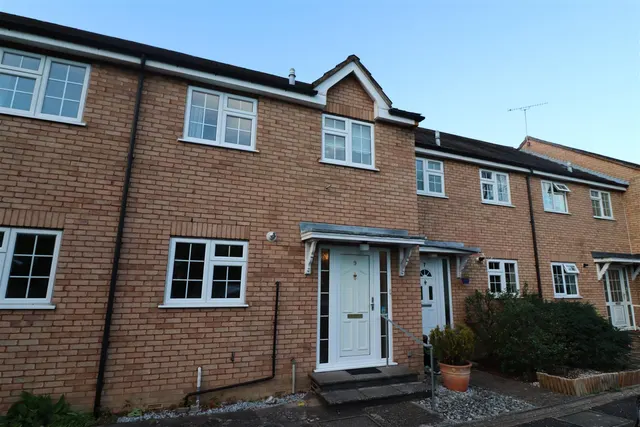 Monarchs Way, Ruislip, HA4, photo 1