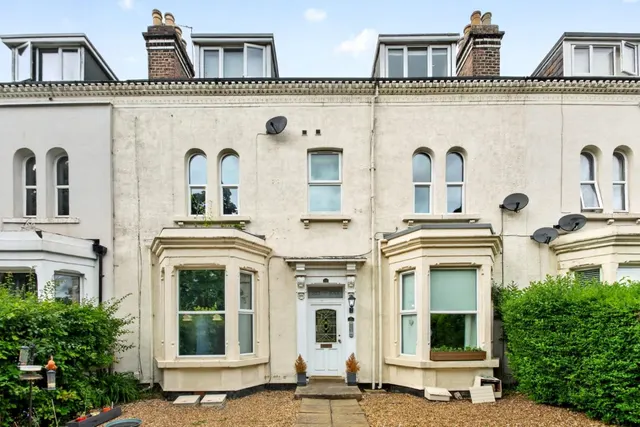 Beech House, High street, photo 1