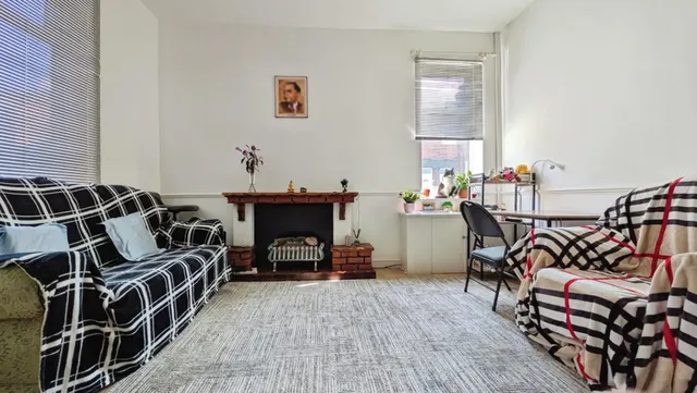 Oak Street, Shaw, OL2, photo 2